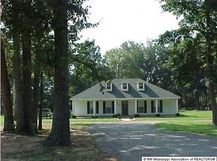 935 Confederate Ridge Rd, Lake Cormorant, MS 38641