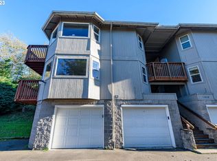 3810 Buccaneer Ln APT B, North Bend, OR 97459