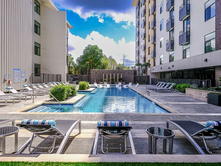 Berkshire Riverview — Photo 10