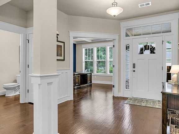 4th image of 128 Summer Oak Ln