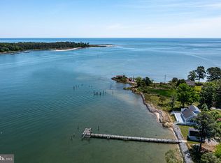 2215 Ditchley Rd, Kilmarnock, VA 22482