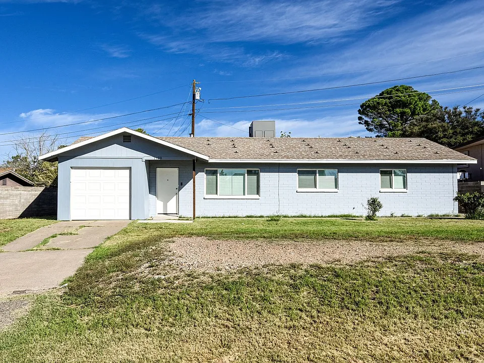 1120 E Crestwood Dr