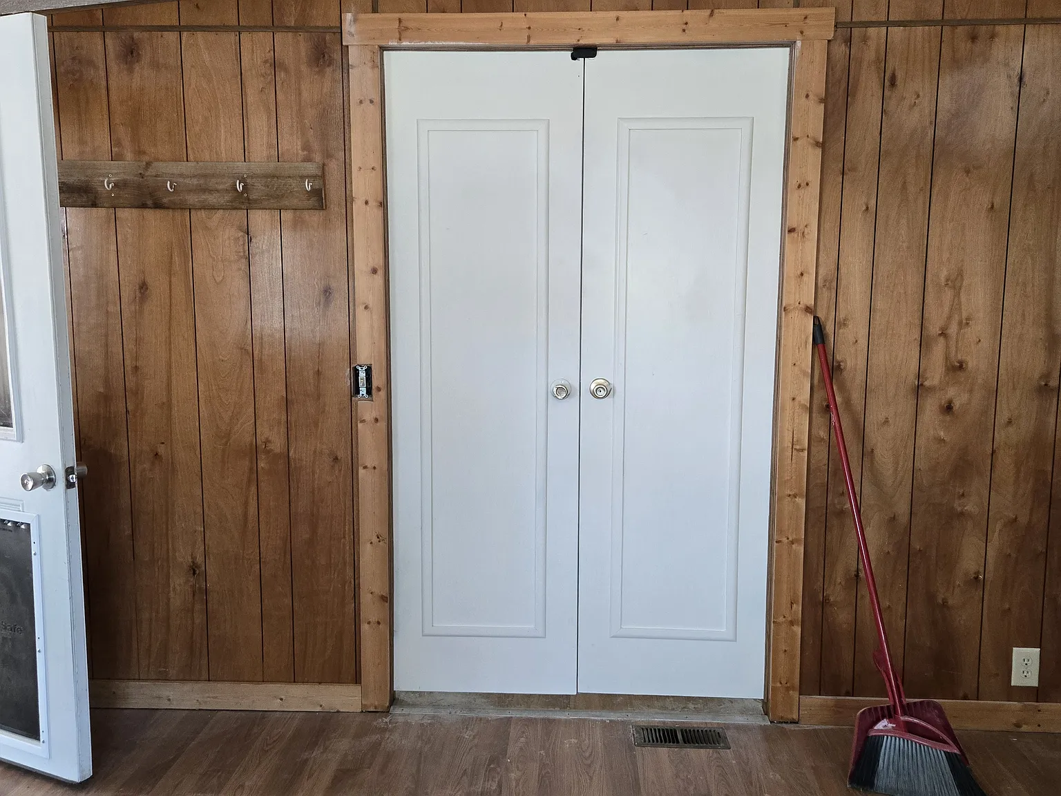 3 bed, 1100 sqft, $2,200 — Photo 2