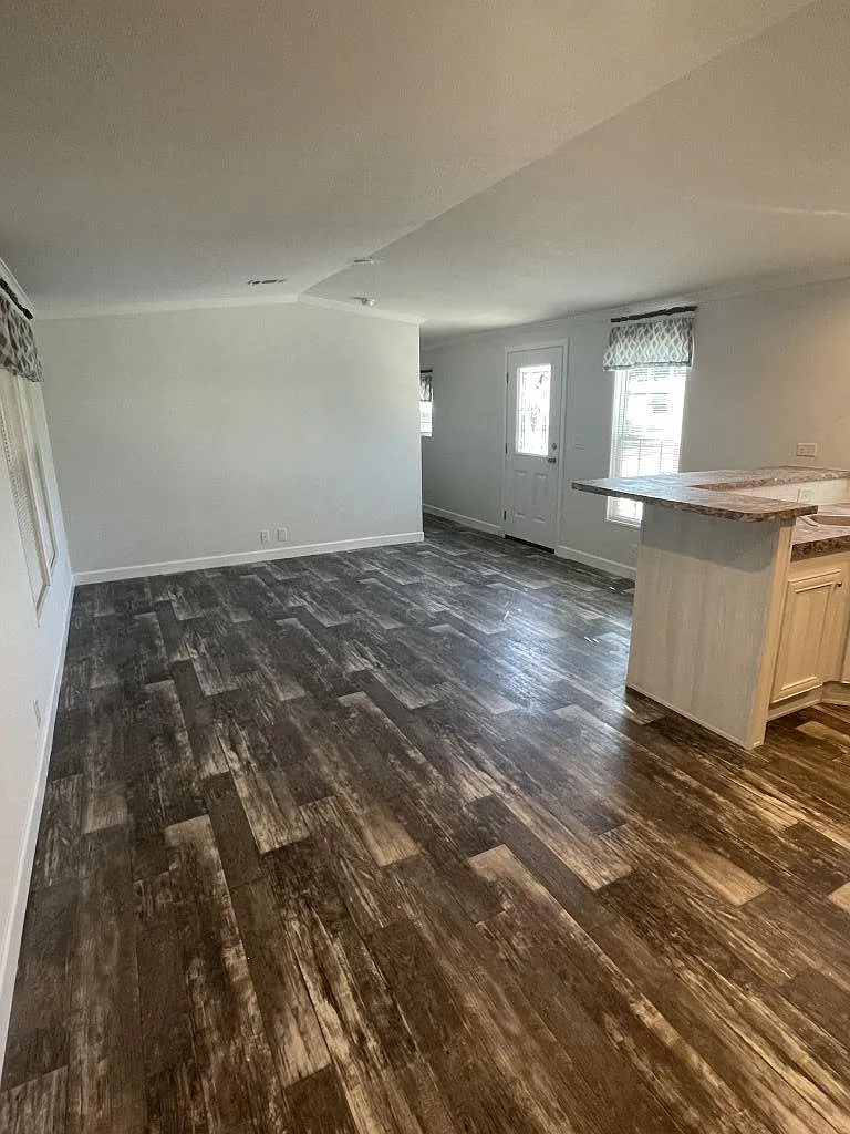 3 bed, 2.0 bath, 991 sqft, $1,399 — Photo 3