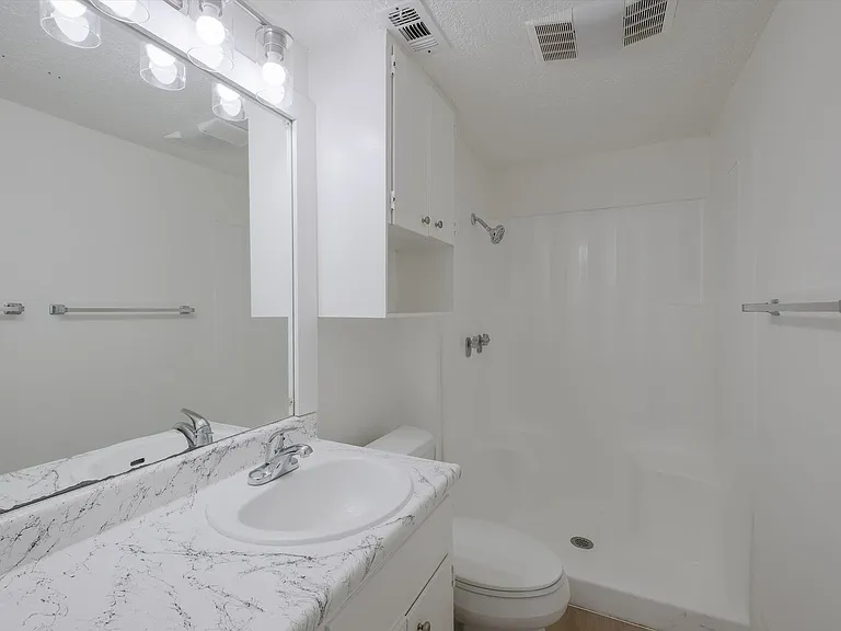 404 E Park Ave #12 — Photo 14