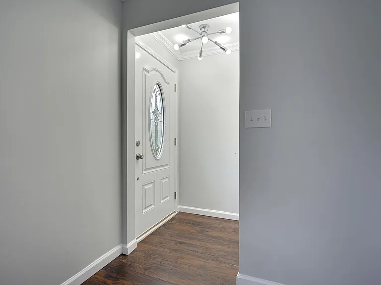 13 Swain Ave — Photo 12
