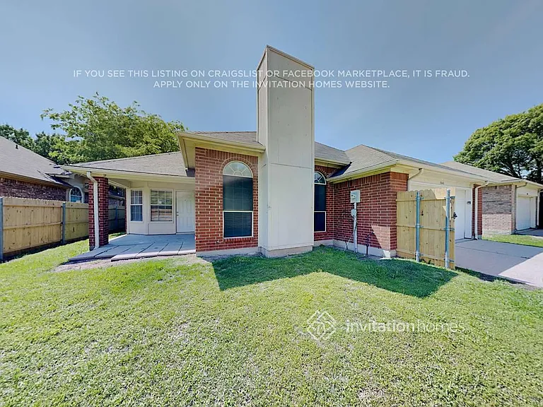 1046 Essex Dr — Photo 17