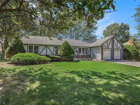 1121 W Elm Ter, Olathe, KS 66061