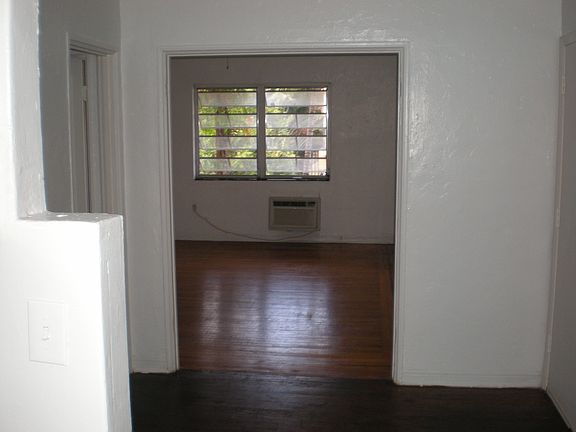 5th image of 708 14th Pl APT 8