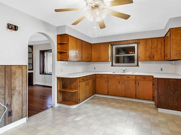 3rd image of 9512 Garfield Blvd