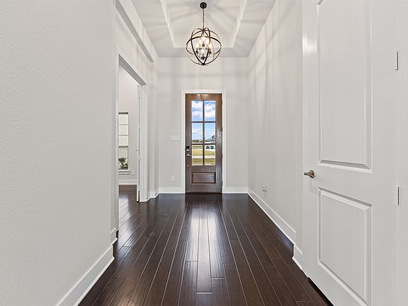 4th image of 121 Aiden Dr