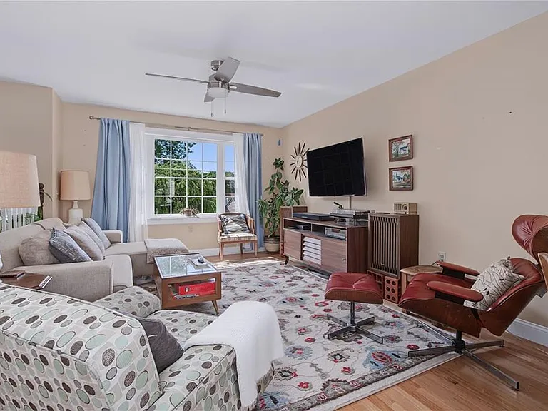 45 Oakwood Ave — Photo 7