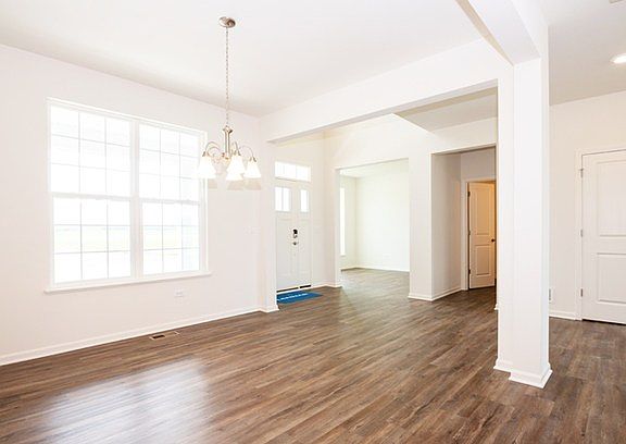3rd image of 3643 Esmeralda Pl