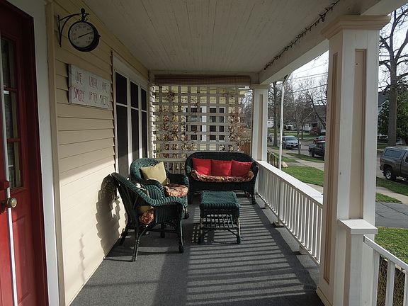 4th image of 32 Woodlawn Ave