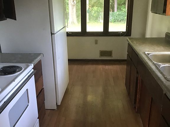 5th image of 177 Larpenteur Ave E