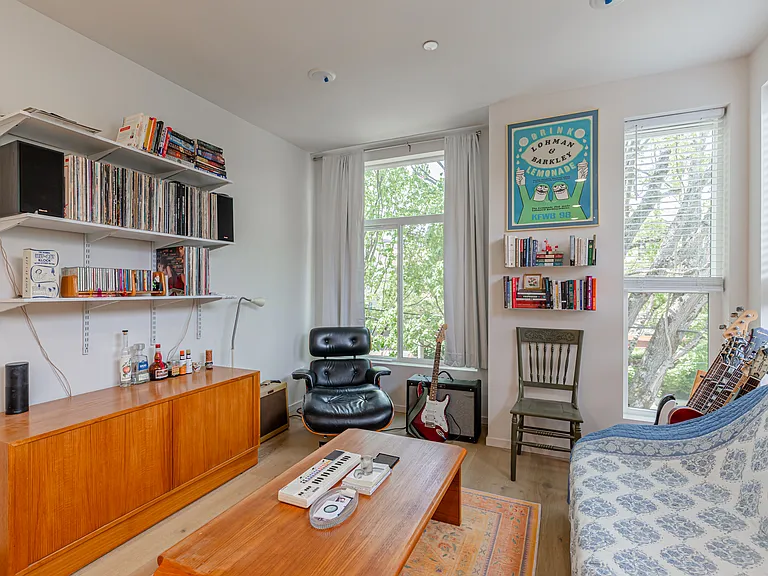 1110 33rd Ave #C — Photo 3