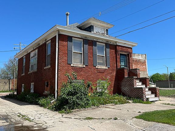 2nd image of 107 W Meek St