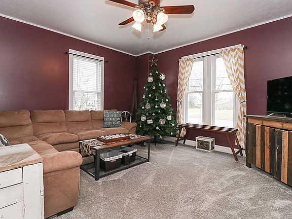 2nd image of 117 Magyar St