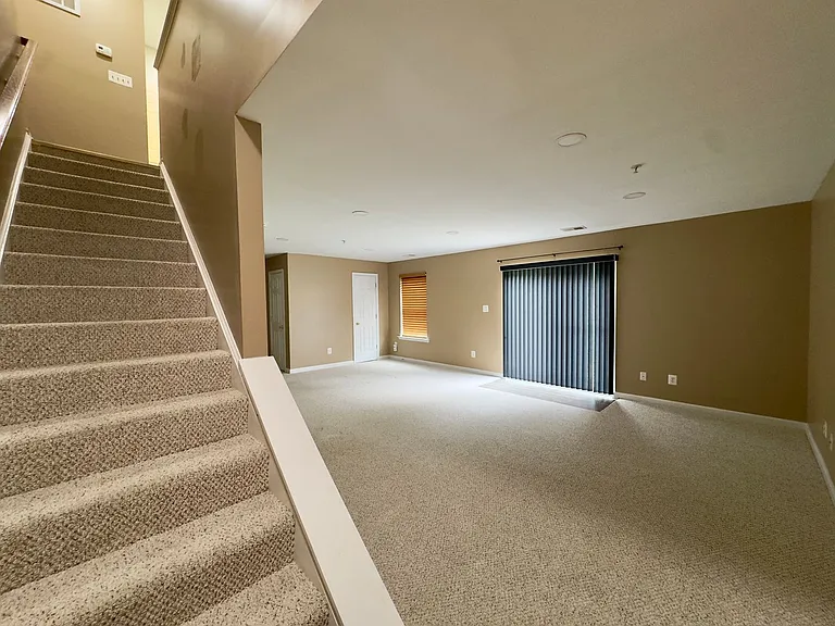 130 Mohegan Dr #B — Photo 2