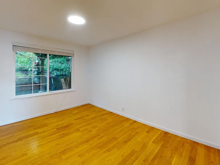 1040 Ashbury St — Photo 16