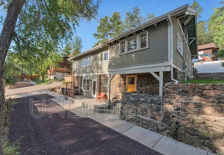 918 W Summit Ave #B — Photo 4