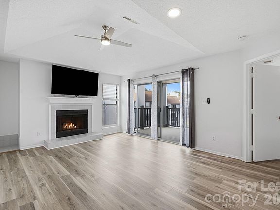 2nd image of 18865 Vineyard Point Ln