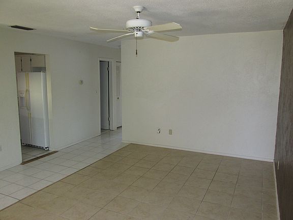 2nd image of 400 Oakridge Blvd #160