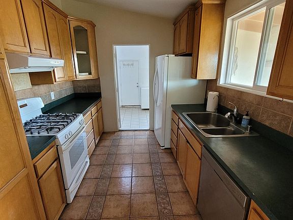 4th image of 320 Bonito Ave