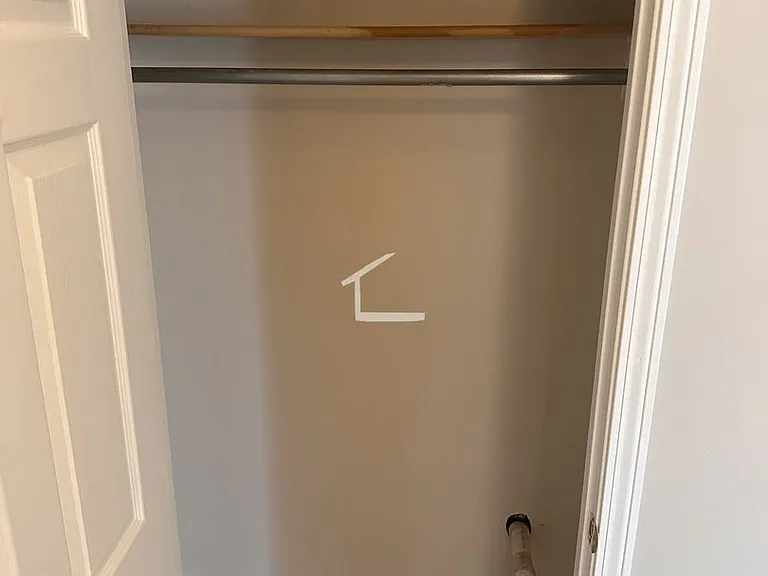 32 Chesterton St #2 — Photo 4