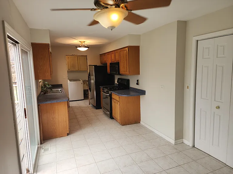 39W496 Hemlock Dr — Photo 12