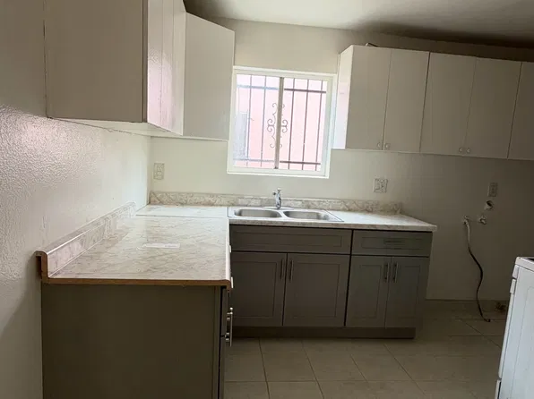 528 W 77th St Unit 1/2, Los Angeles, CA 90044