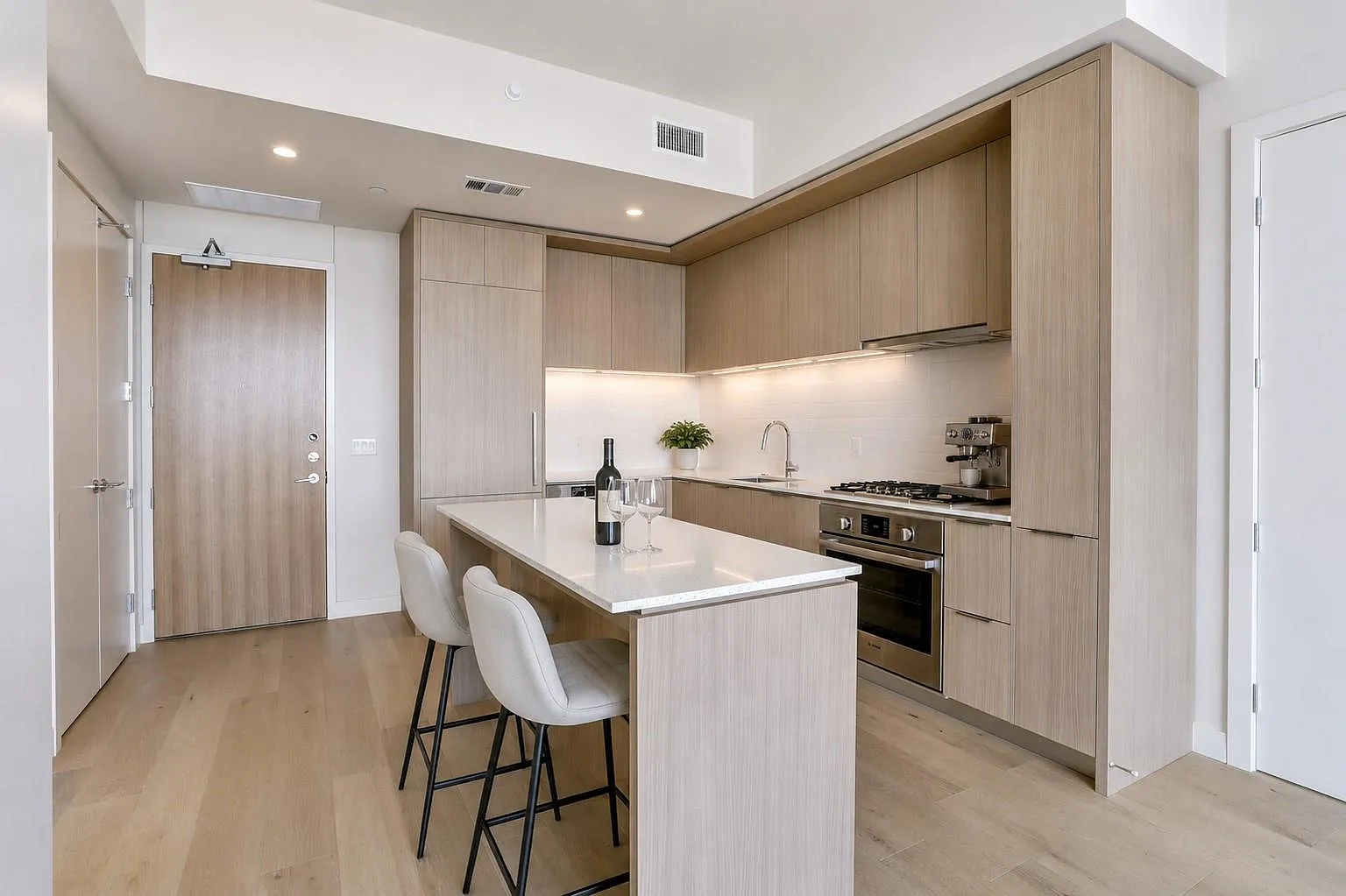 2 bed, 2.0 bath, 793 sqft, $3,500 — Photo 2