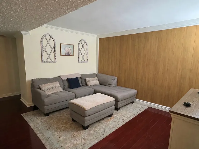 708 Riverlake Way — Photo 2