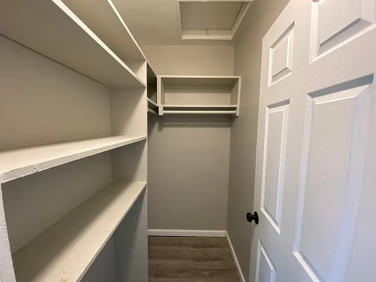 Ranch Apartment Homes in Great Troy Location — Photo 38