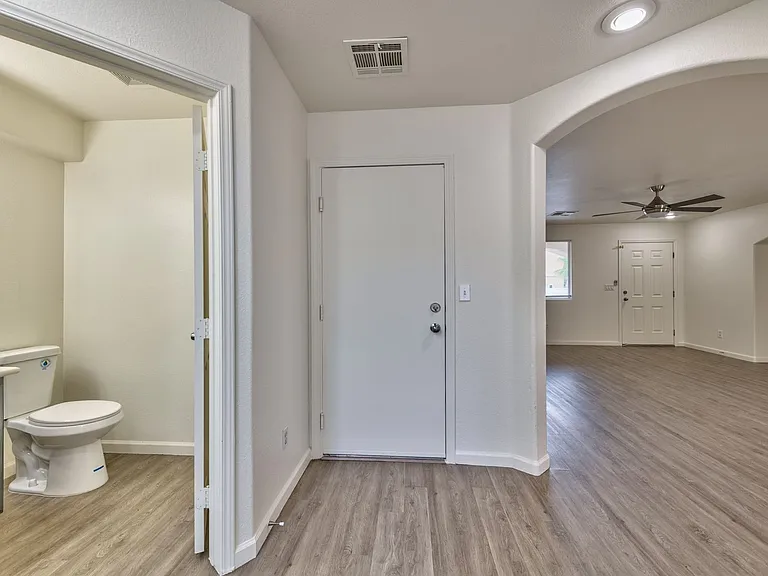 949 Medina De Leon Ave — Photo 2