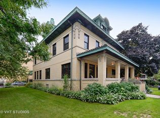 805 W Junior Ter, Chicago, IL