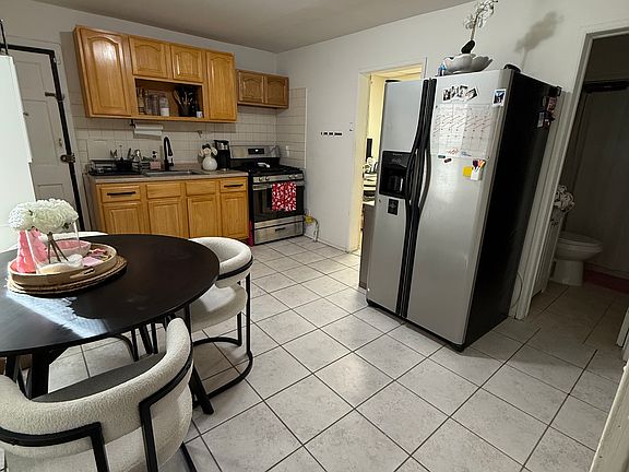 5th image of 45 Wayne Ave Room 1