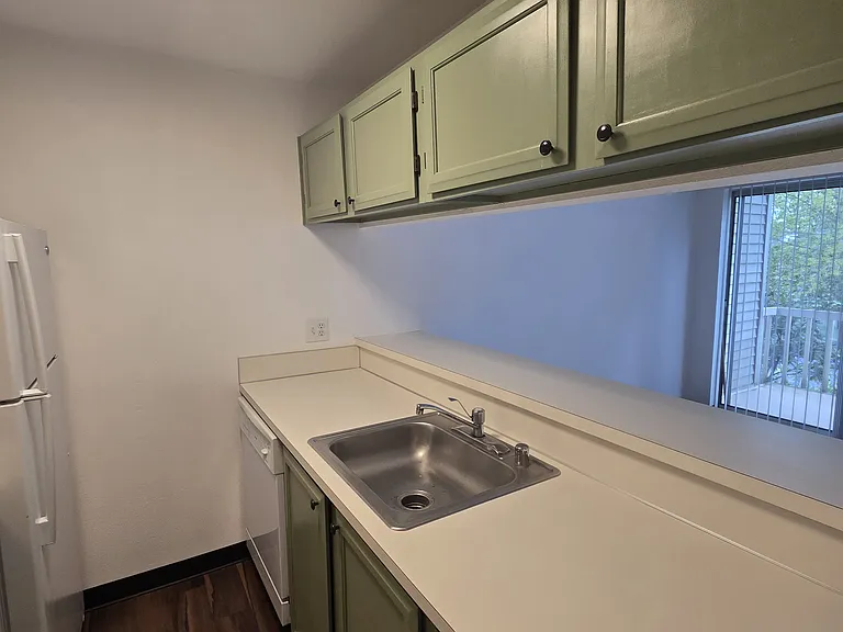 Isherwood Apartments — Photo 6