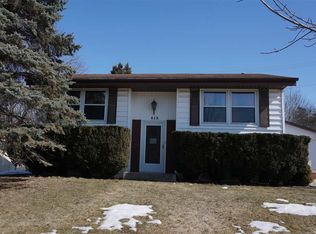 515 Chisholm Trl, Rockford, IL 61101