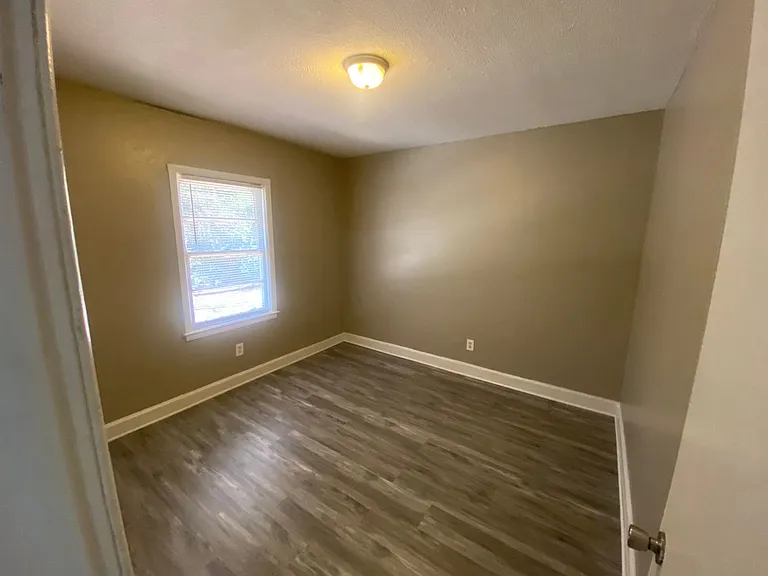 731 Winston Rd — Photo 16