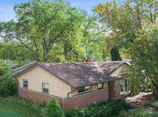 201 Willow Ln, Elk Grove Village, IL 60007