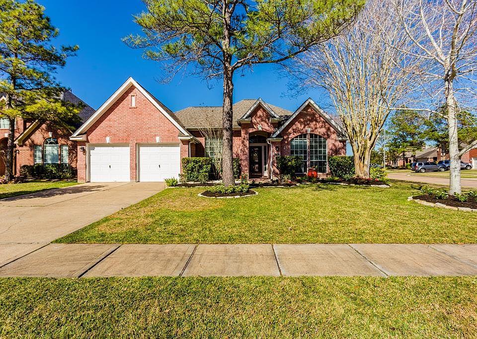 1st image of 115 Knoll Forest Dr