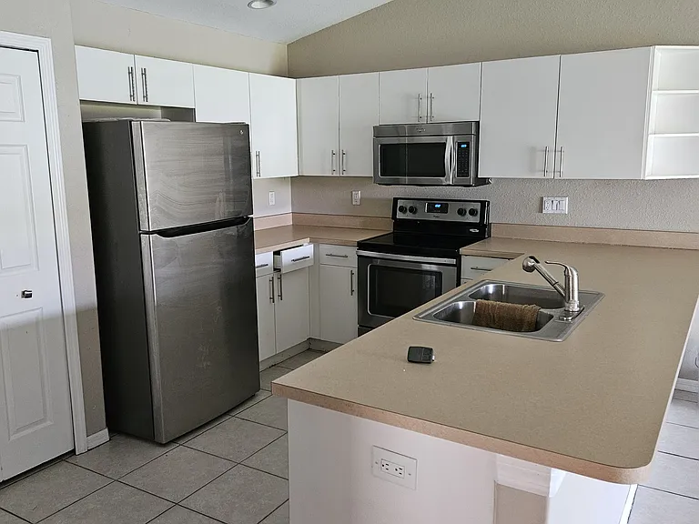 518 SE 8th St #518 — Photo 4