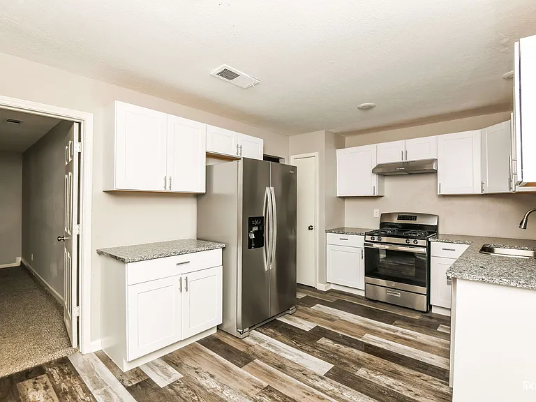 6431 Moonhill Dr — Photo 4