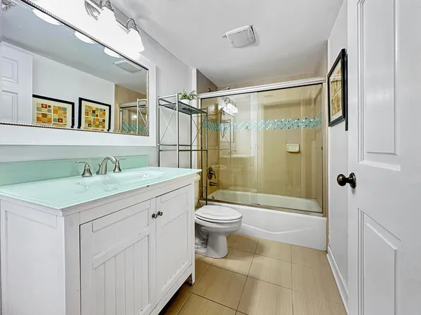 2761 Village Boulevard #306, West Palm Beach, FL 33409
