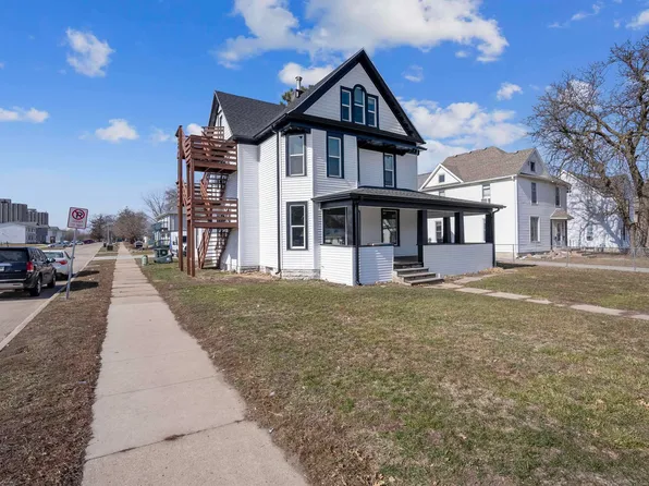 2007 College St, Cedar Falls, IA 50613