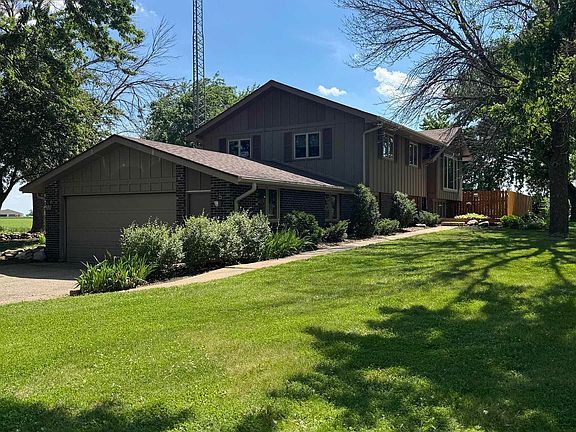 5th image of 8 Maplewood Dr