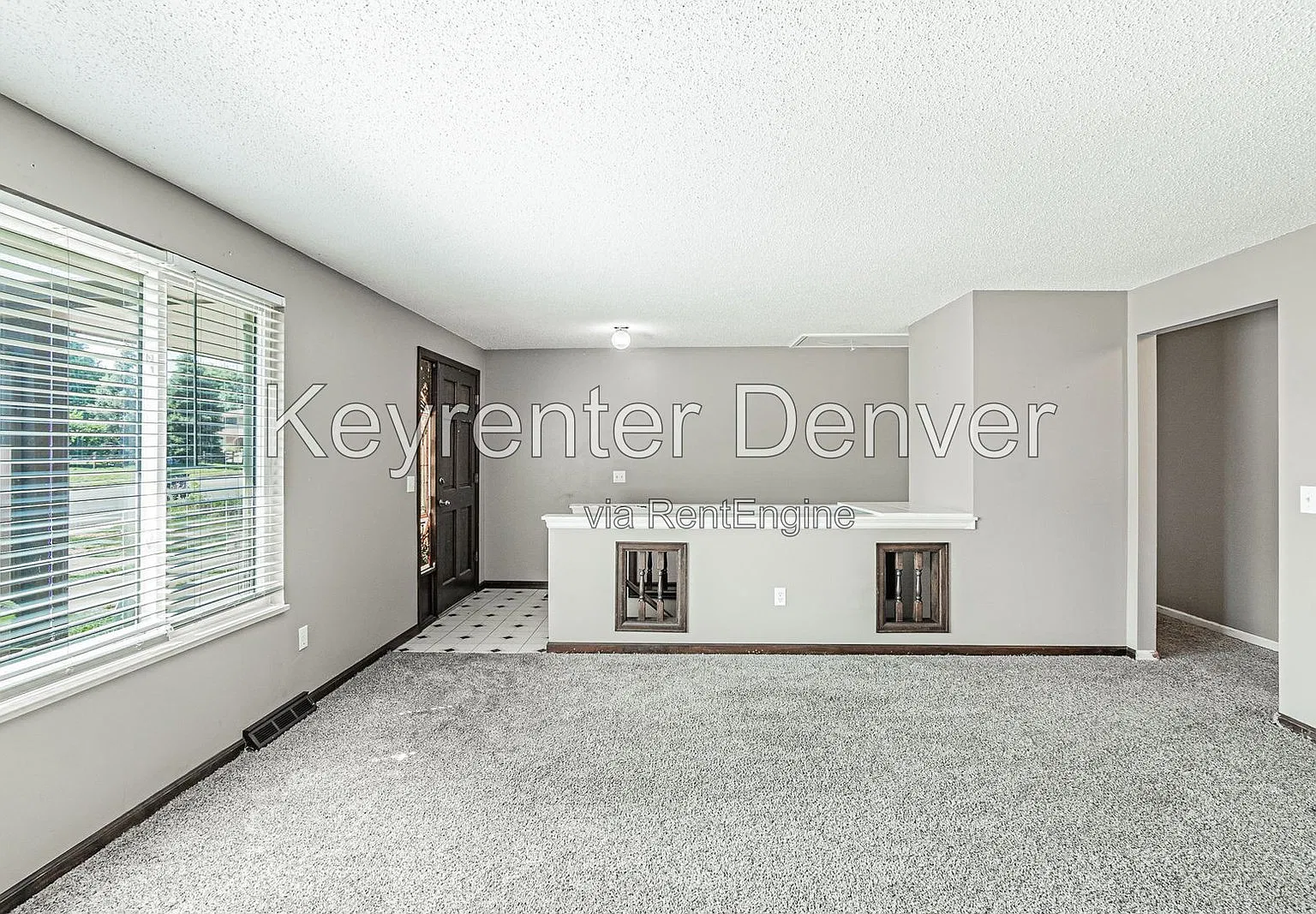 4 bed, 2.5 bath, 2500 sqft, $3,000 — Photo 4