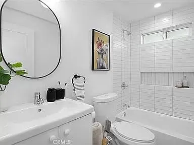 1062 S Gordon St — Photo 8