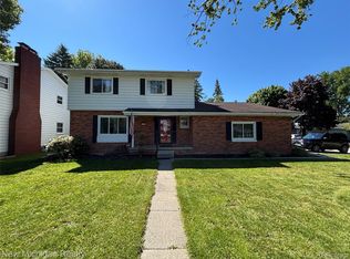 1828 Kennelworth Dr, Port Huron, MI 48060